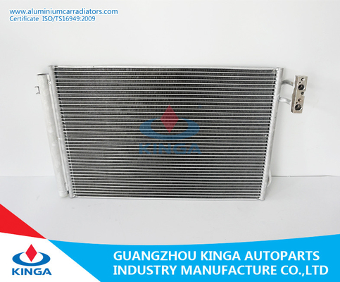 中国 BMW E90 2004 水は自動 AC コンデンサー冷却装置車の自動車部品を冷却しました サプライヤー