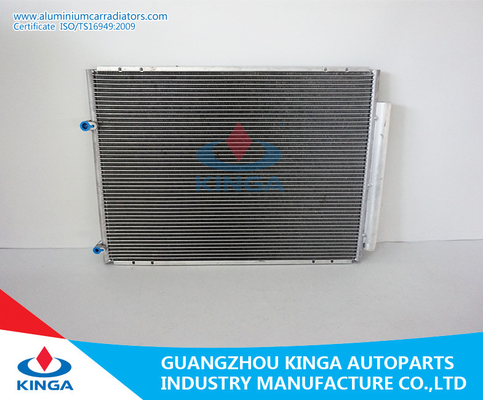 中国 シエナ土03 OEMのための冷却のコンデンサー88461-08010の車のためのACコンデンサー サプライヤー