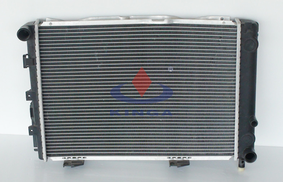 中国 ベンツ W124/200D/250 TD の高い冷却の効率の自動車修理のラジエーター 1984 1993 年 MT サプライヤー