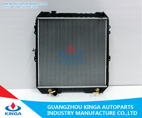 中国 アルミニウム中心 MT を用いる HILUX KZN165R のための自動冷却装置トヨタのラジエーター サプライヤー