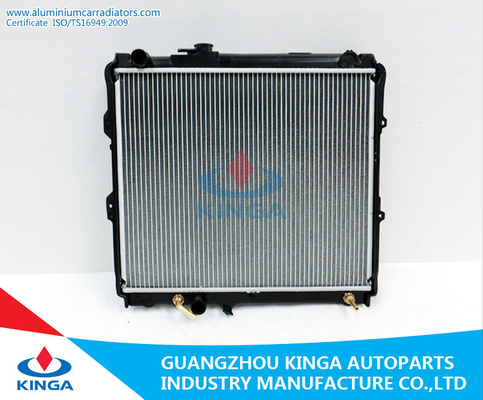 中国 PA 26/32/36 のトヨタ HILUX の積み込みのための銀製車のラジエーター サプライヤー