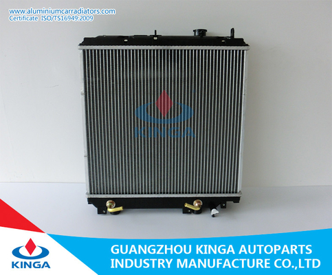 中国 Dyna RZY220/230 年 2001 の自動車伝達のための高性能のアルミニウム ラジエーター サプライヤー