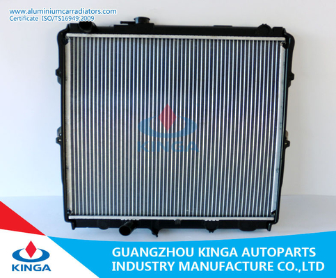 中国 トヨタのアルミニウム ラジエーター Hilux KZN165R 1999 年/LN167/5l MT の注文の自動ラジエーター サプライヤー