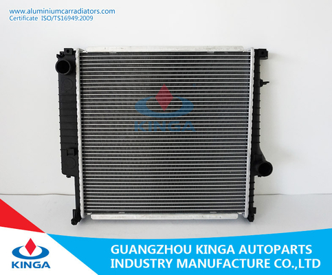 中国 BMW 320I/325I'87-00 E30 MT のための冷却装置の熱交換器のラジエーターの取り替え サプライヤー