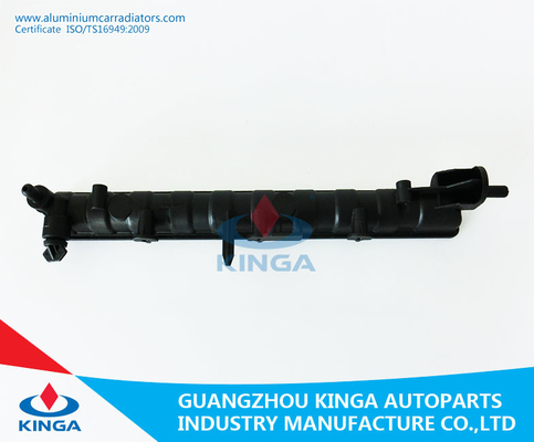 中国 Suzuki Vitara'88-97 TD01のラジエーター プラスチック タンク17700-56B01radiator入口タンク サプライヤー