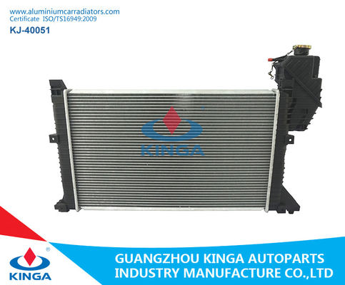 中国 自動予備品/冷却のラジエーター システムのアルミニウム車のラジエーターのベンツSprinter 95-00 サプライヤー