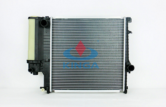 中国 熱交換器 316/318/320/325' 90 のための自動車 BMW のラジエーターの取り替え サプライヤー