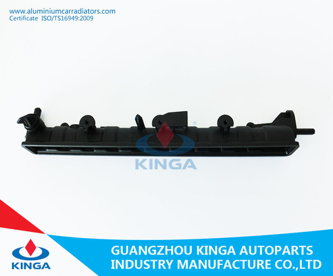 Suzuki Vitara'88-97 TD01のラジエーター プラスチック タンク17700-56B01radiator入口タンク サプライヤー