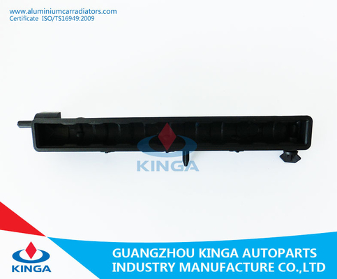 Suzuki Vitara'88-97 TD01のラジエーター プラスチック タンク17700-56B01radiator入口タンク サプライヤー
