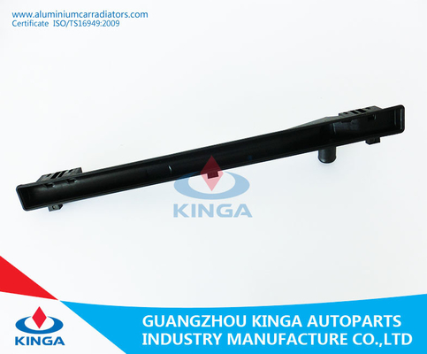 VITARA'88-97 TA01 G16A MTのラジエーター プラスチック タンク17700-60A00/60A11/60A12底 サプライヤー