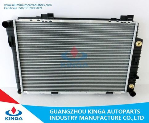 版の注文の自動ラジエーターのベンツのラジエーター PA 617*418*32mm